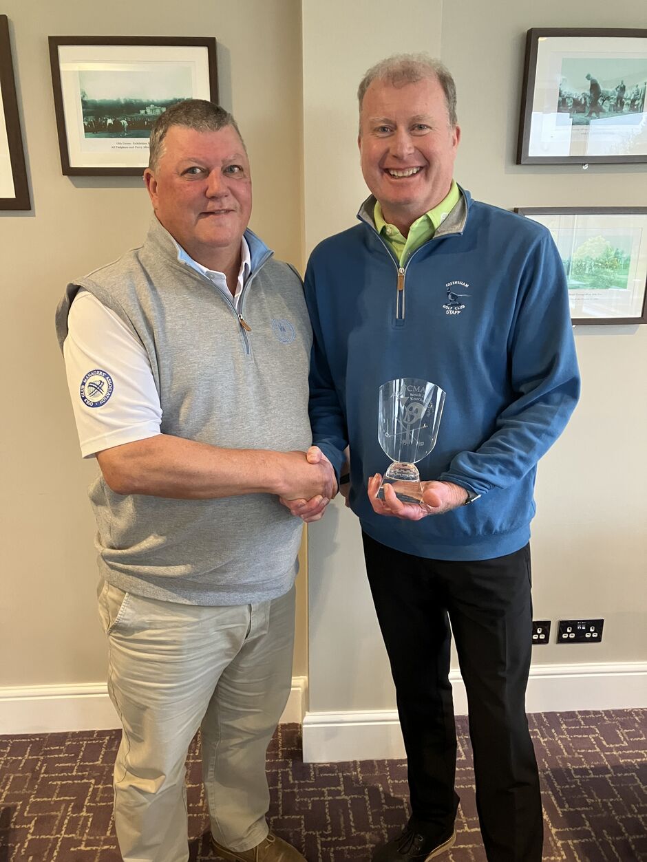 Outgoing Captain Paul Smith presents GCMA SE 2023 Knockout winner Kevin Arman with his trophy at the @024 Captain's Day event